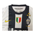 Colletto della maglia Juventus 2012/13 con frase di Boniperti, etichetta Nike Dri-Fit taglia S e scritta 30 sul campo