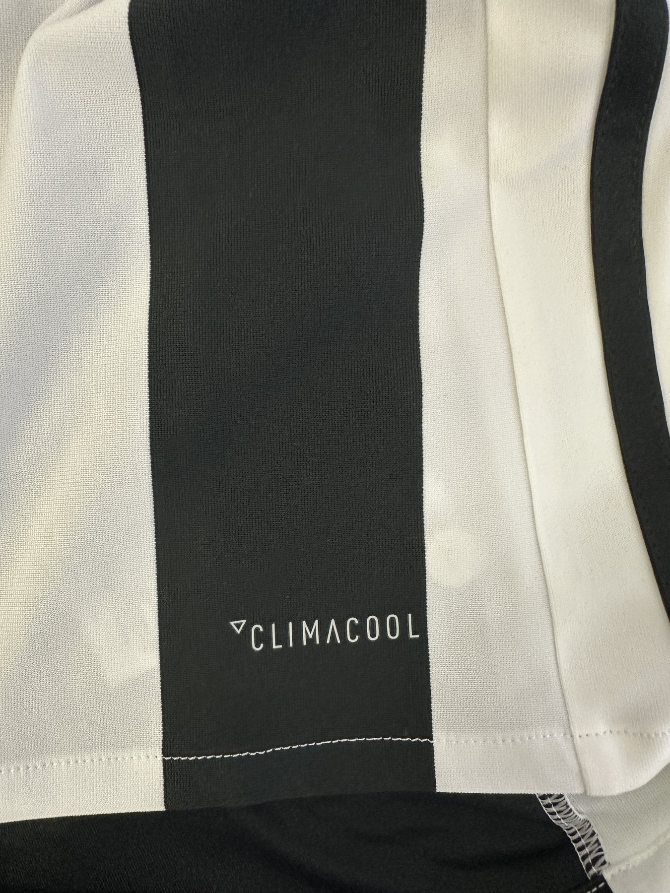 Dettaglio tessuto Climacool maglia Juventus Home 2017-18 – strisce bianconere originali