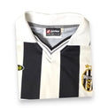 Dettaglio colletto polo e stemma Juventus maglia Home 2000-01 Lotto – Italian Sport Design taglia XL due stelle