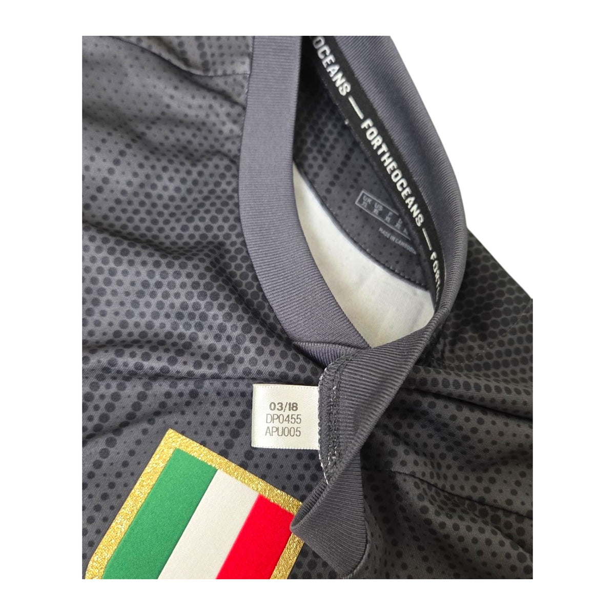Cartellino Adidas con codice DP0455 e data 03/18 della maglia Juventus Third 2018/19