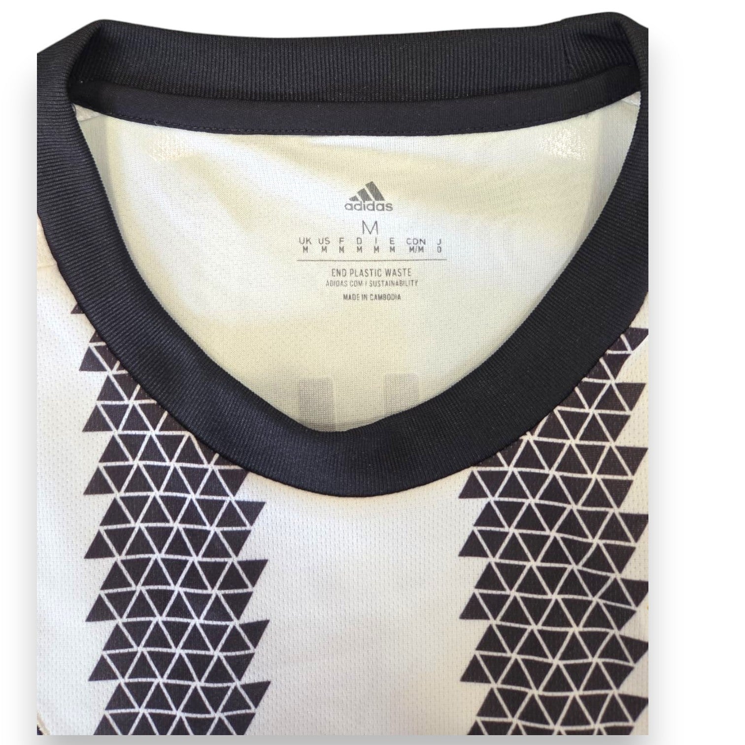 Etichetta interna Adidas maglia Juventus 2022-23 taglia M Made in Cambodia End Plastic Waste