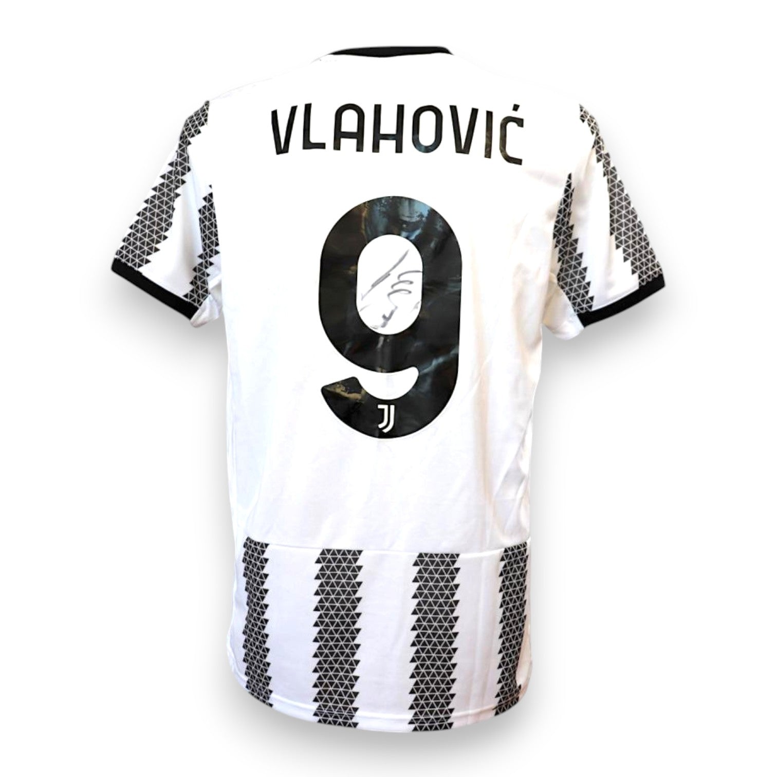Retro maglia Juventus 2022-23 numero 9 Vlahović autografata – cimelio originale Adidas