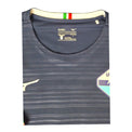 Dettaglio colletto maglia Lazio Away 2023-24 Mizuno – etichetta taglia L Made in Vietnam – Noi l'amiamo e per lei combattiamo