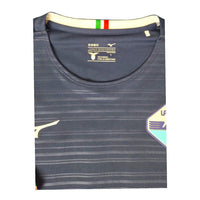 Dettaglio colletto maglia Lazio Away 2023-24 Mizuno – etichetta taglia L Made in Vietnam – Noi l'amiamo e per lei combattiamo