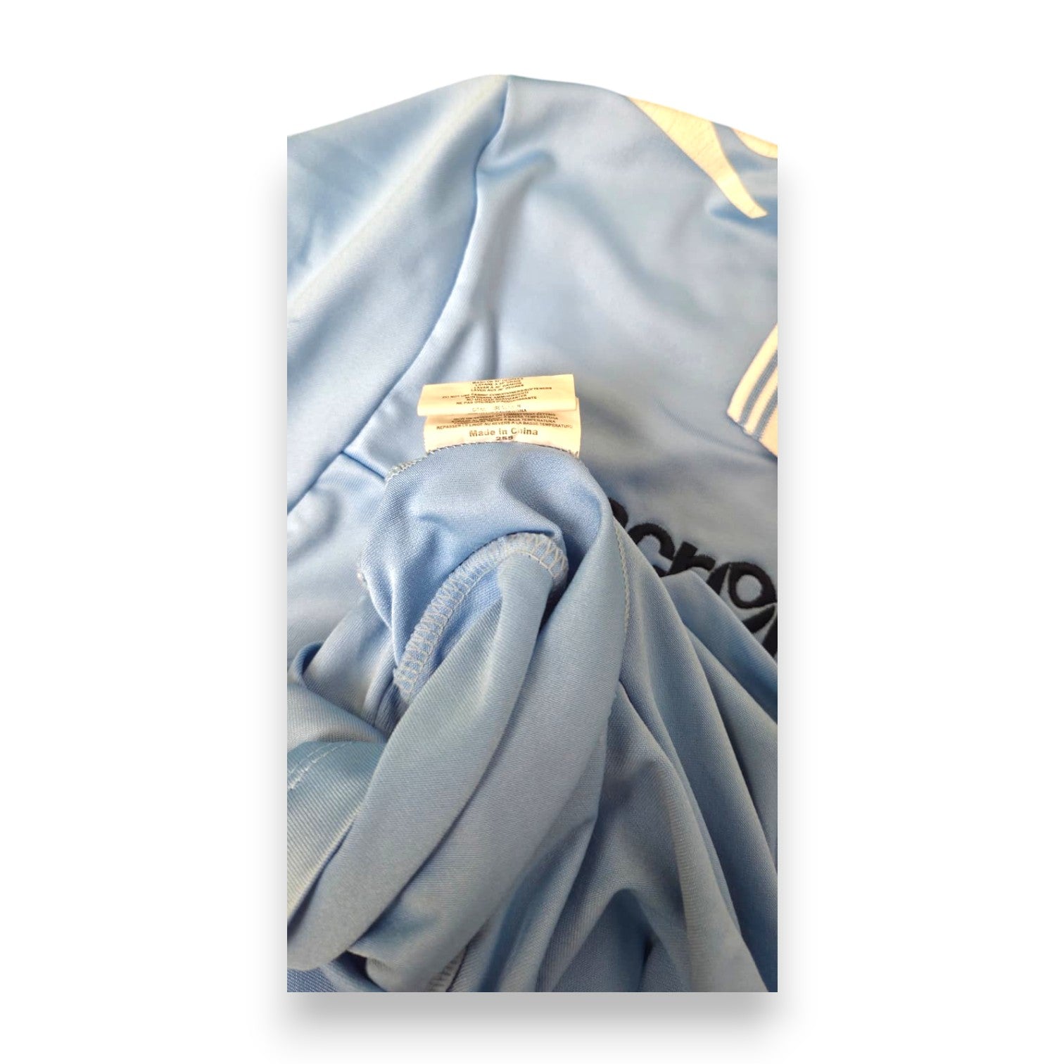 Dettaglio colletto polo maglia Lazio 2012-13 Macron – etichetta La prima squadra della Capitale taglia XXL
