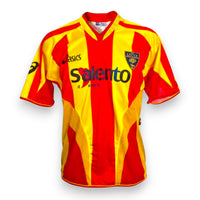Maglia US Lecce Home 2005-06 Mirko Vucinic numero 9 – Asics – sponsor Salento d'amare – cimelio Vintage giallorosso