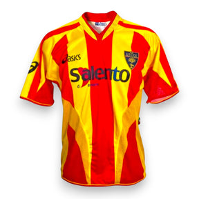 Maglia US Lecce Home 2005-06 Mirko Vucinic numero 9 – Asics – sponsor Salento d'amare – cimelio Vintage giallorosso