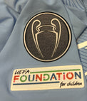 Dettaglio patch UEFA Champions League e UEFA Foundation maglia Manchester City Home 2025-26