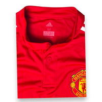 Dettaglio colletto a bottoni Climacool e stemma Manchester United maglia Home 2017-18 Adidas – taglia M