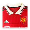 Dettaglio collo maglia Manchester United Home 2022-23 Adidas – stemma club e taglia L
