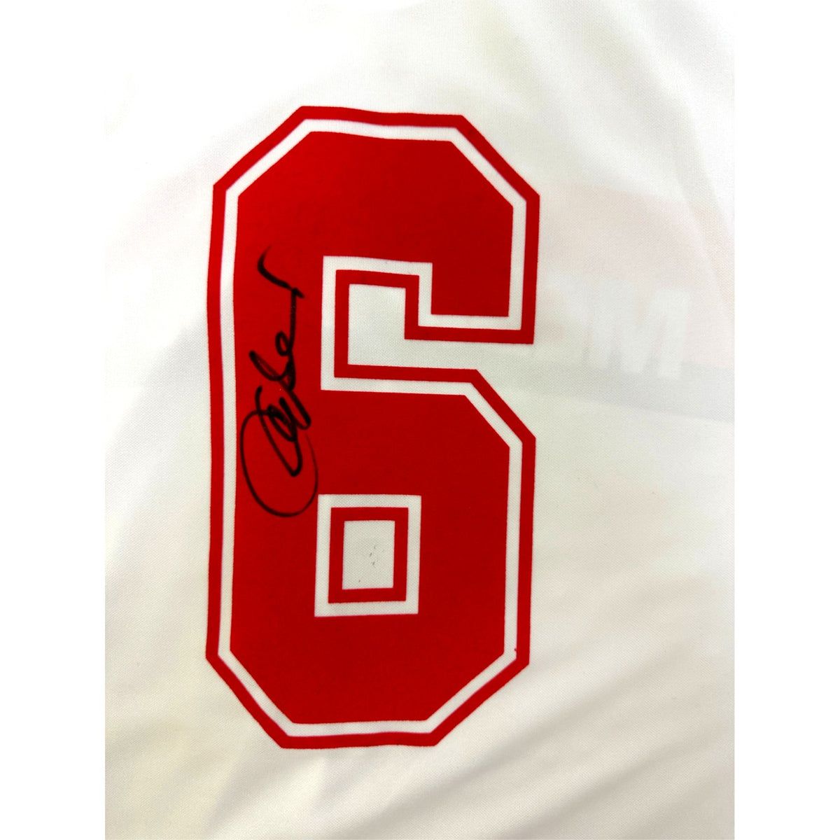 Autografo originale di Franco Baresi a pennarello nero sul numero 6 della maglia Milan