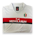 Colletto a polo, etichetta Official Licensed Product e scudetto con stella – maglia Milan Away 1988/89