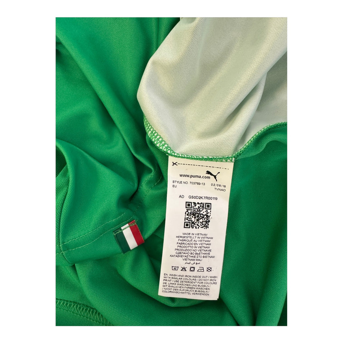 Primo piano autografo originale Gianluigi Donnarumma su numero 99 maglia Milan Portiere 2018-19