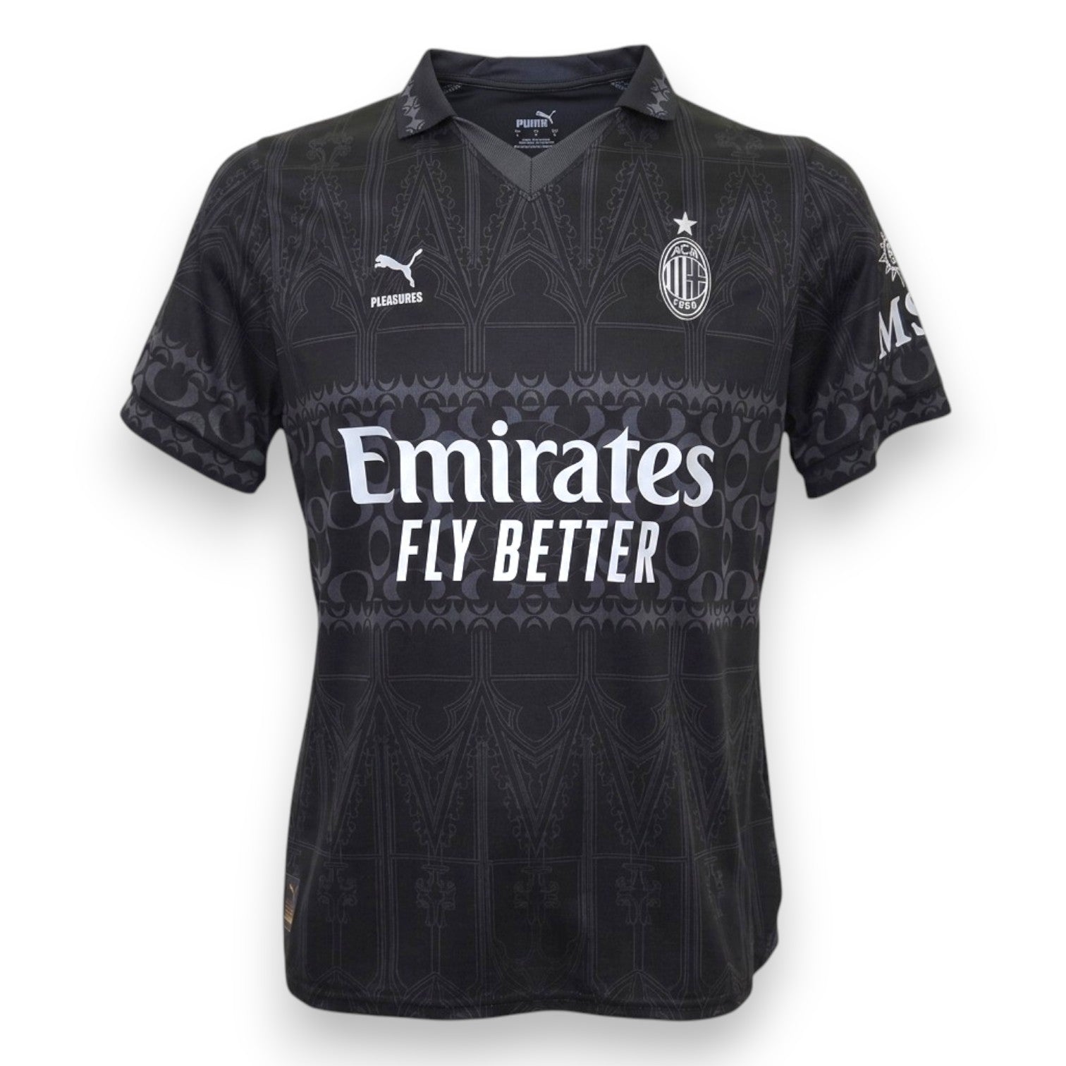 Maglia Milan Fourth 2023-24 Puma x Pleasures nera – motivo gotico Duomo – sponsor Emirates – logo Pleasures – condizioni Excellent