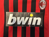 Dettaglio sponsor frontale bwin maglia Milan 2007-08 – screpolature e distacchi della stampa dovuti al tempo