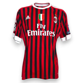 Maglia Milan Home 2011/12 Adidas con scudetto, sponsor Fly Emirates e patch Champions League – fronte