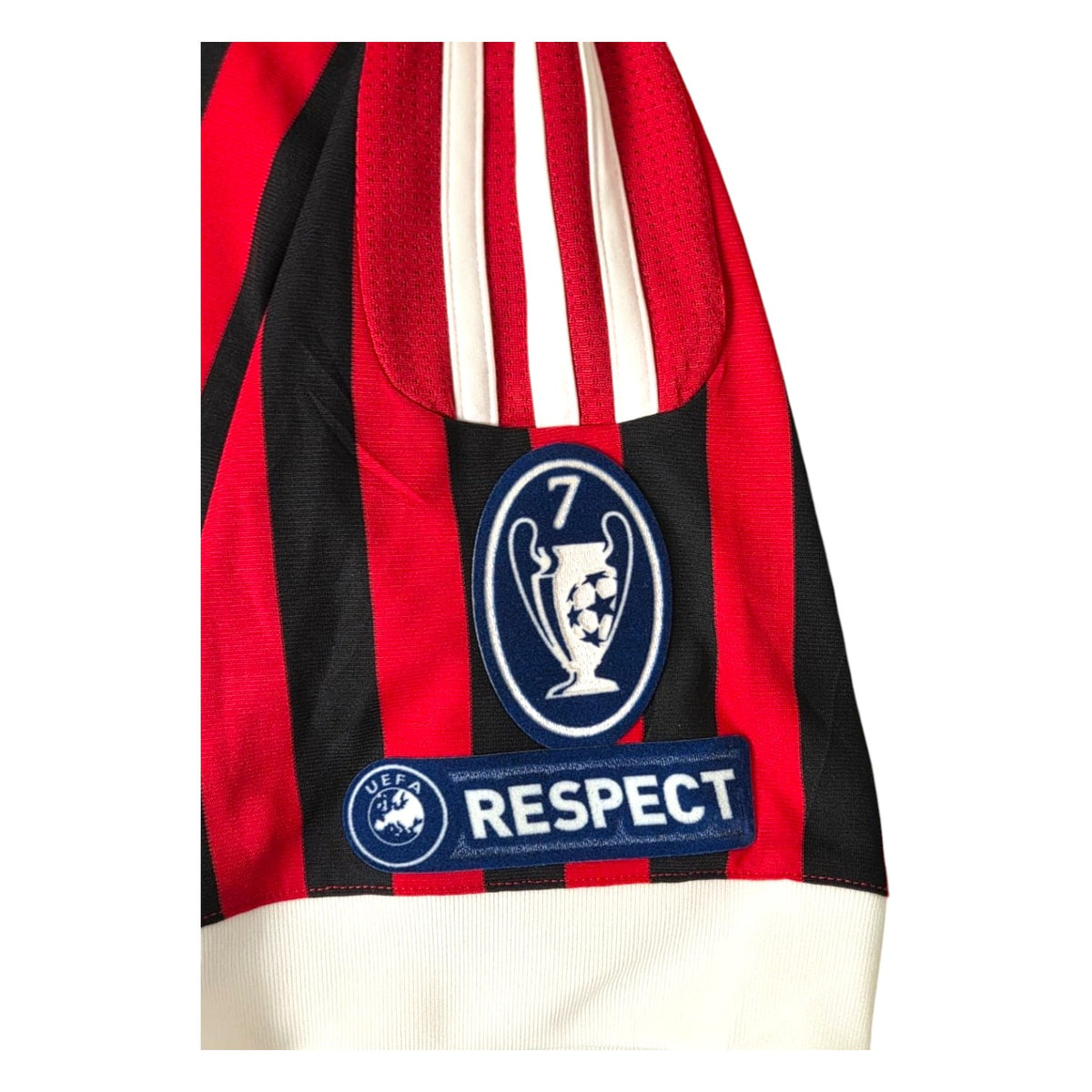 Patch 7 Coppe dei Campioni e UEFA Respect sulla manica della maglia Milan Home 2011/12