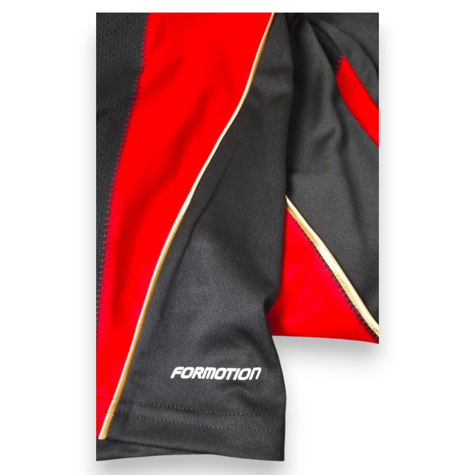 Dettaglio tecnologia Adidas Formotion maglia Milan 2010-11 Player Issued – cuciture e profili oro