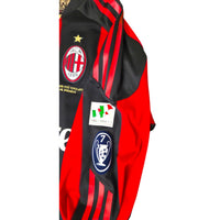 Dettaglio spalla maglia Milan 2010-11 – patch Champions League 7 e celebrativa 150° Unità d'Italia 1861-2011