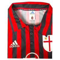 Dettaglio colletto maglia Milan Centenario 1999-00 – nastro interno 100 Milan – stemma celebrativo Adidas