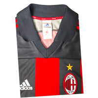 Dettaglio colletto maglia Milan 2000-01 – nastro interno ACM – stemma ACM con stella Adidas