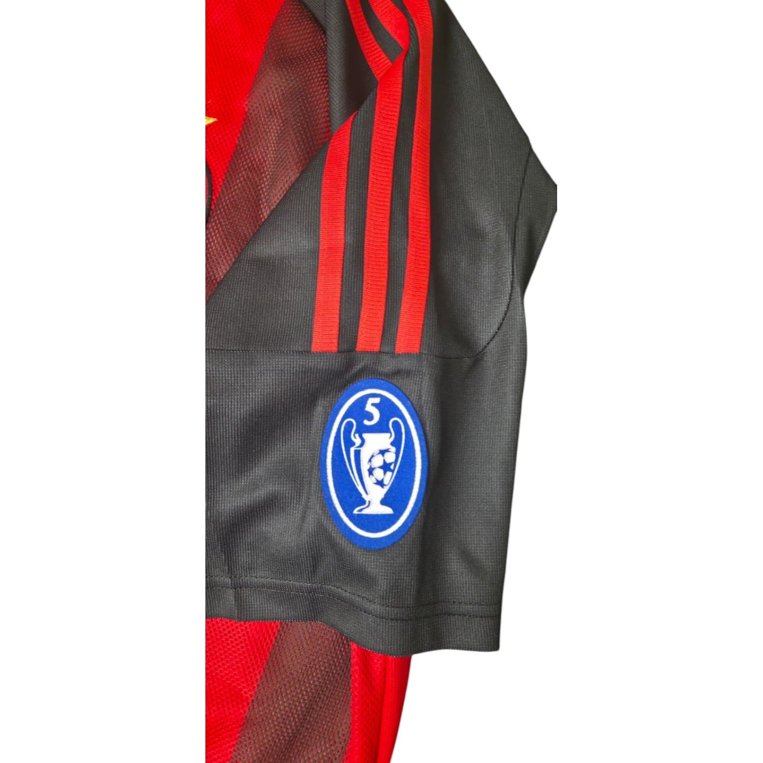 Dettaglio badge UEFA 5 Champions League maglia AC Milan Home 2002-03 Adidas – manica nera Vintage rossonera