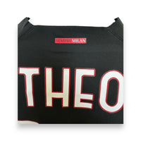 Dettaglio collo retro maglia Milan Home 2022-23 – scritta Sempre Milan, numero 19 Theo