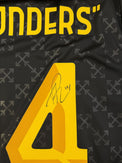 Dettaglio autografo originale Tijjani Reijnders maglia AC Milan x Off-White Fourth Kit 2024-25 – COA Associazione Autografia incluso