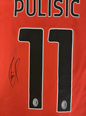 Primo piano numero 11 e autografo originale Christian Pulisic su maglia Milan Home 2023-24
