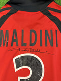 Dettaglio firma originale Paolo Maldini pennarello nero sopra numero 3 stampato retro maglia Milan Third 2001/02 Vintage condizioni Good con piccoli segni di usura sul flock