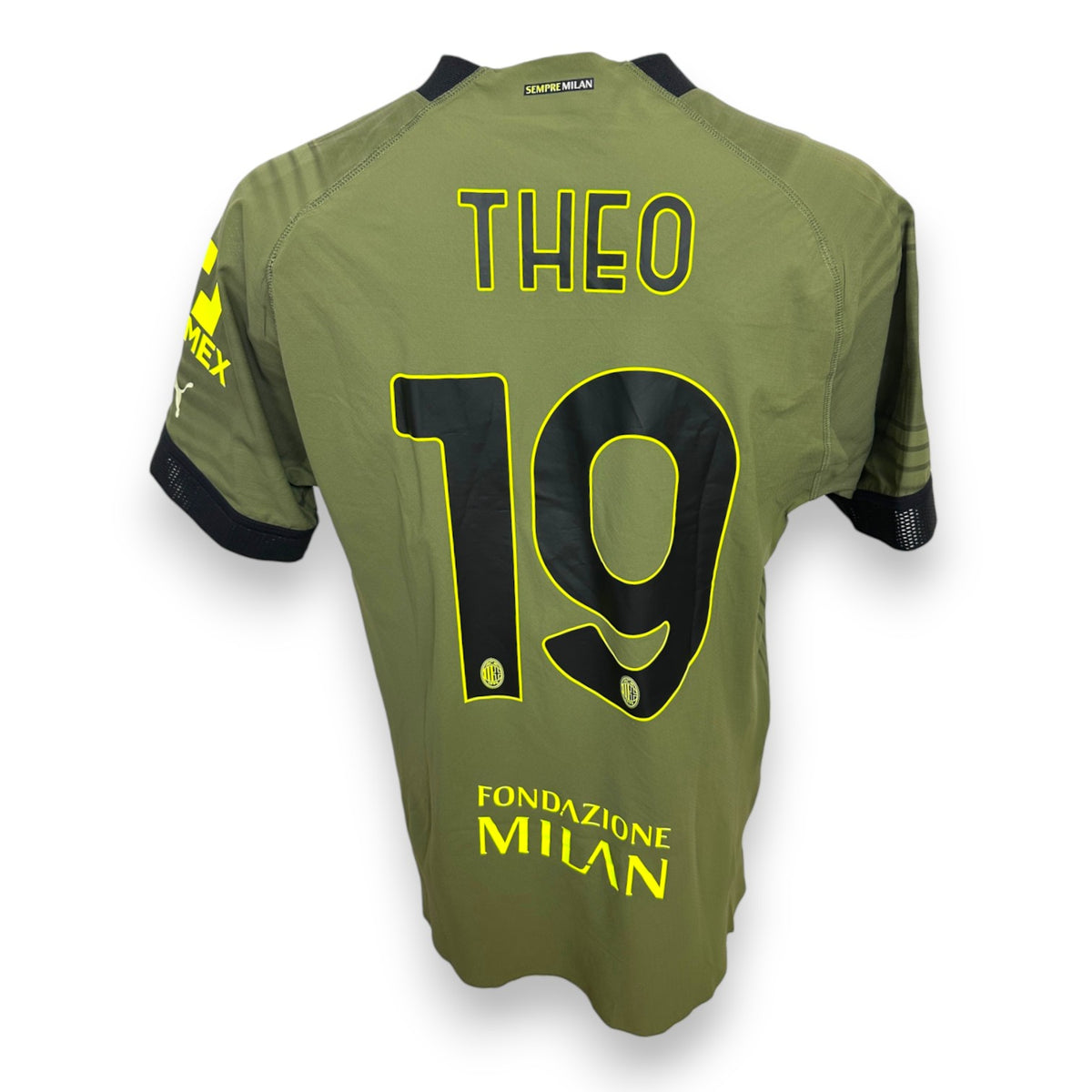 Retro maglia Milan Third 2022-23 numero 19 Theo Hernandez Puma Fondazione Milan