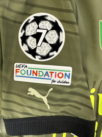 Dettaglio patch UEFA Champions League 7 titoli e UEFA Foundation maglia Milan Third 2022-23