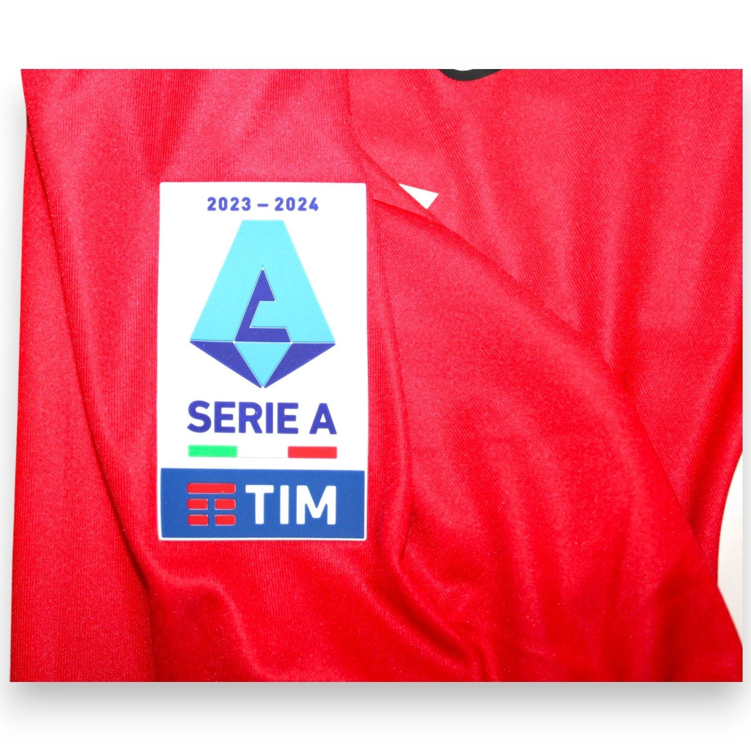 Patch ufficiale Serie A TIM 2023-2024 su manica maglia AC Monza Home Lotto rossa