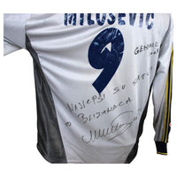 Dettaglio autografo originale e dedica Savo Milosevic maglia Parma 2000-01 – pennarello nero – COA incluso