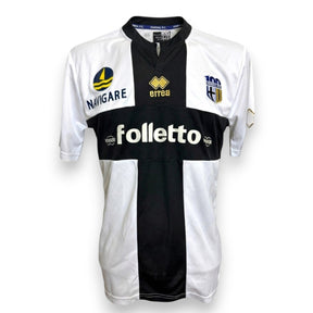 Maglia Parma Centenario 2013-14 Store replica Errea – croce nera sponsor Folletto Navigare – crest 100 Parma – Cassano