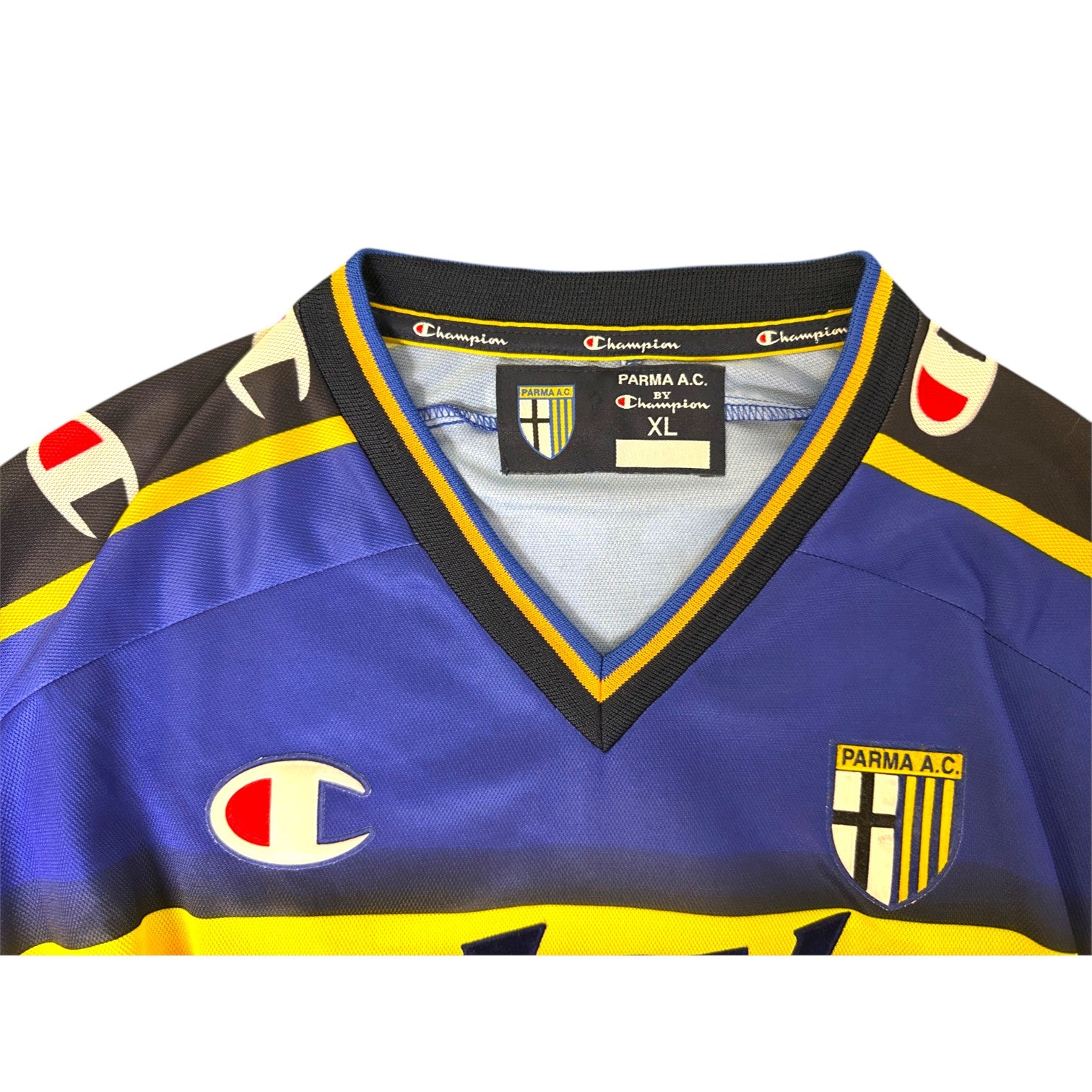 Colletto e stemma Parma AC su maglia Home 2001-02 Champion Player Issued