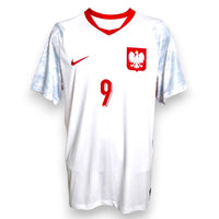 Maglia Polonia Home 2026 Lewandowski numero 9 Nike bianca – stemma aquila e maniche effetto marmo grigio