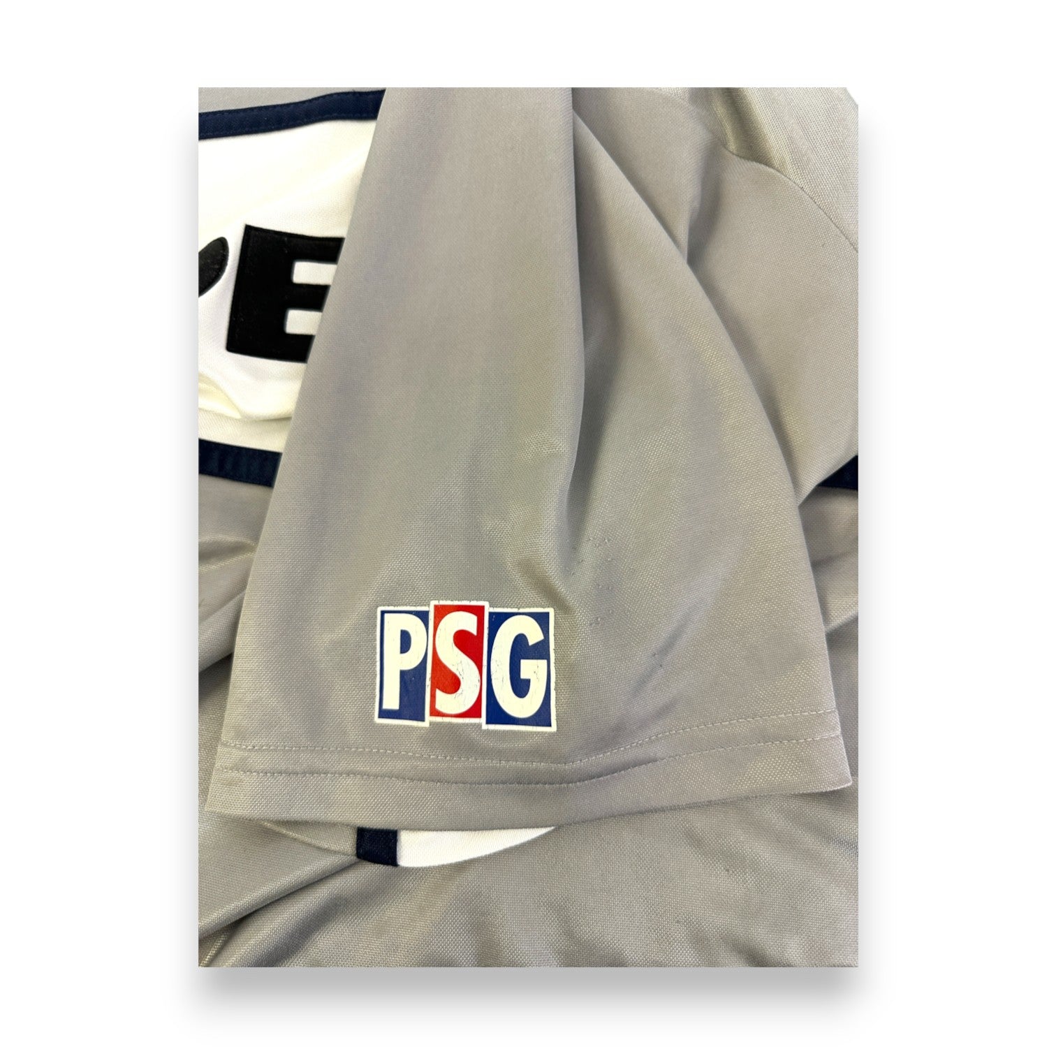 Dettaglio patch PSG manica maglia Away 2001-02 – Nike