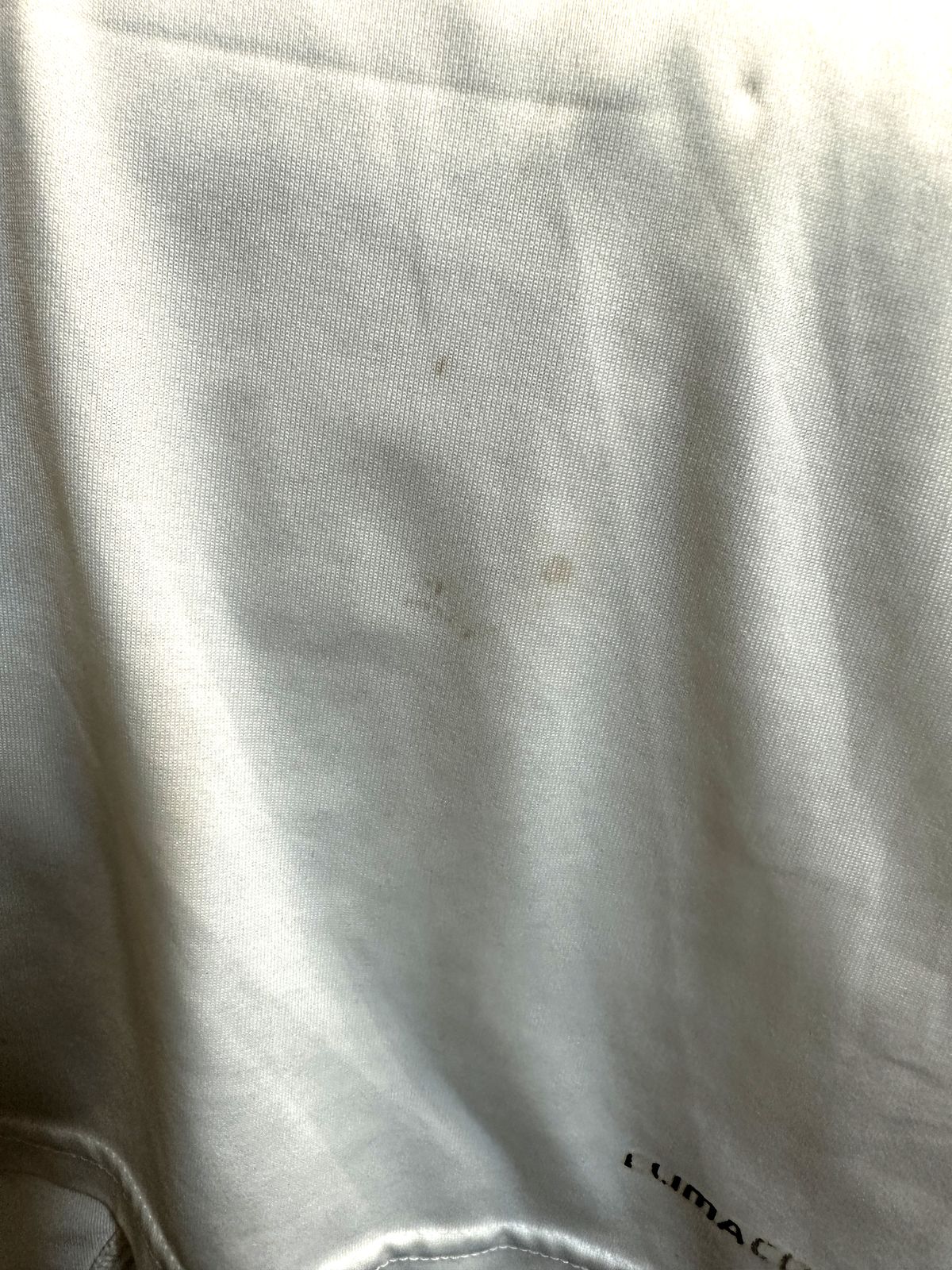 Dettaglio condizioni maglia Real Madrid Home 2009-10 – macchie marroncine e lievi difetti sul fronte – Very Good