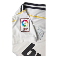 Dettaglio patch LFP La Liga e profili dorati maglia Real Madrid Home 2009-10 Adidas – taglia M