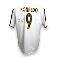 Retro maglia Real Madrid Home Vintage 2004-05 cognome RONALDO stampato nero bordato arancio grande numero 9 stemma Real Madrid integrato autografo originale pennarello nero a sinistra