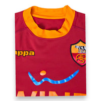 Dettaglio colletto alto arancione maglia Roma 2010-11 Kappa – stemma ASR ricamato – logo Kappa