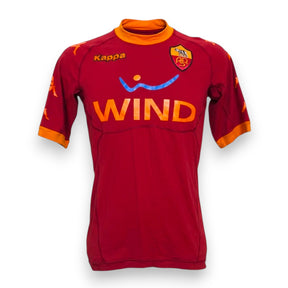 Maglia Roma Home 2010-11 Kappa rossa – colletto alto arancione – sponsor Wind – stemma ASR lupa – condizioni Excellent
