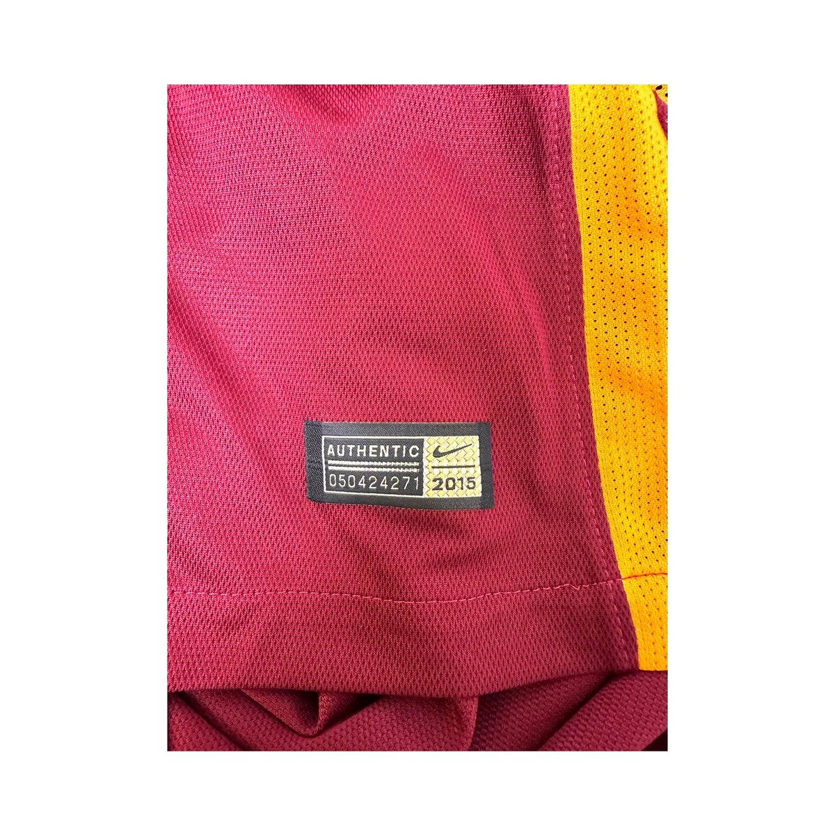 Cartellino Nike Authentic 2015 con codice 050424271 della maglia Roma Home 2015/16