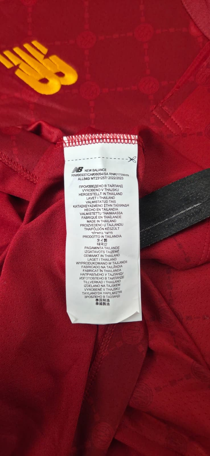 Etichetta interna maglia Roma Home 2021-22 New Balance – Made in Thailand – codice prodotto