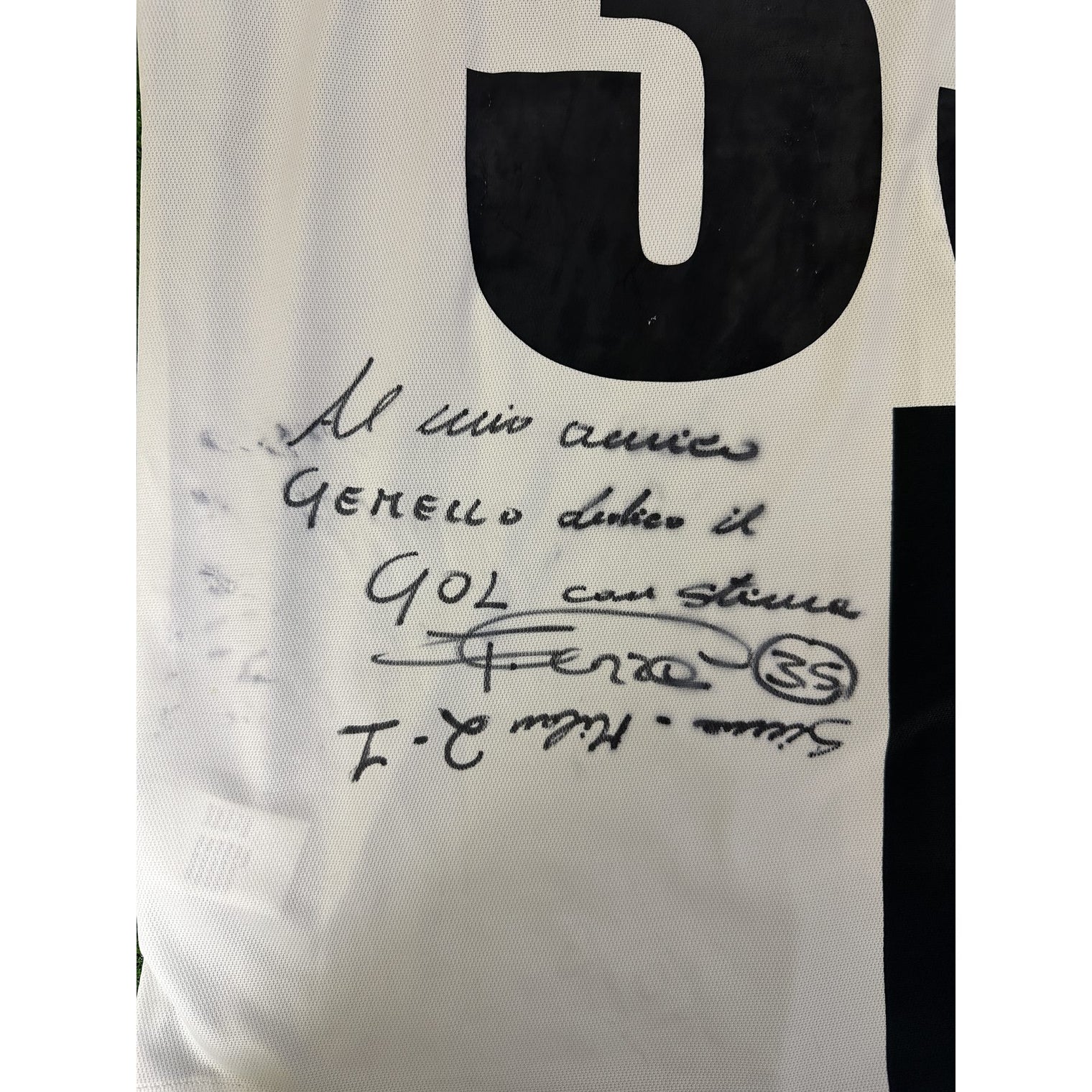 Dettaglio autografo e dedica manoscritta estesa Francesco Cozza su maglia Siena