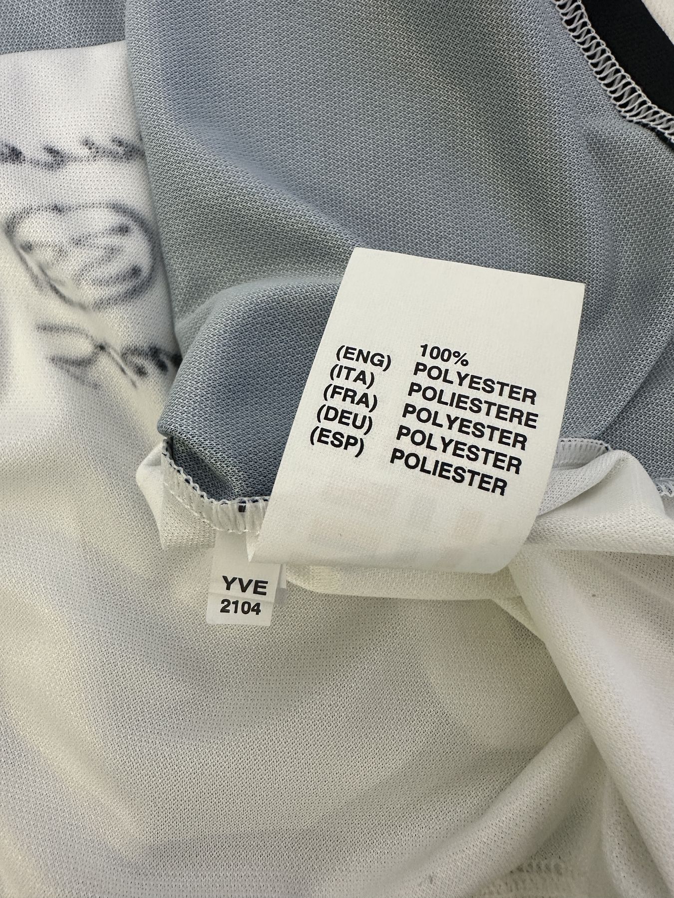 Etichetta composizione 100% poliestere e codice interno YVE 2104 maglia Siena Player Issued