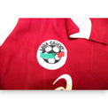 Dettaglio patch ufficiale Lega Calcio Serie A versione anni 2000s con pallone bianco nero bandiera tricolore manica destra maglia Torino FC Vintage 2001-2003