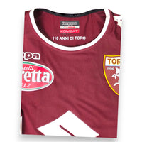 Dettaglio colletto maglia Torino 2016-17 – scritta 110 Anni di Toro – etichetta Kappa Kombat taglia XL