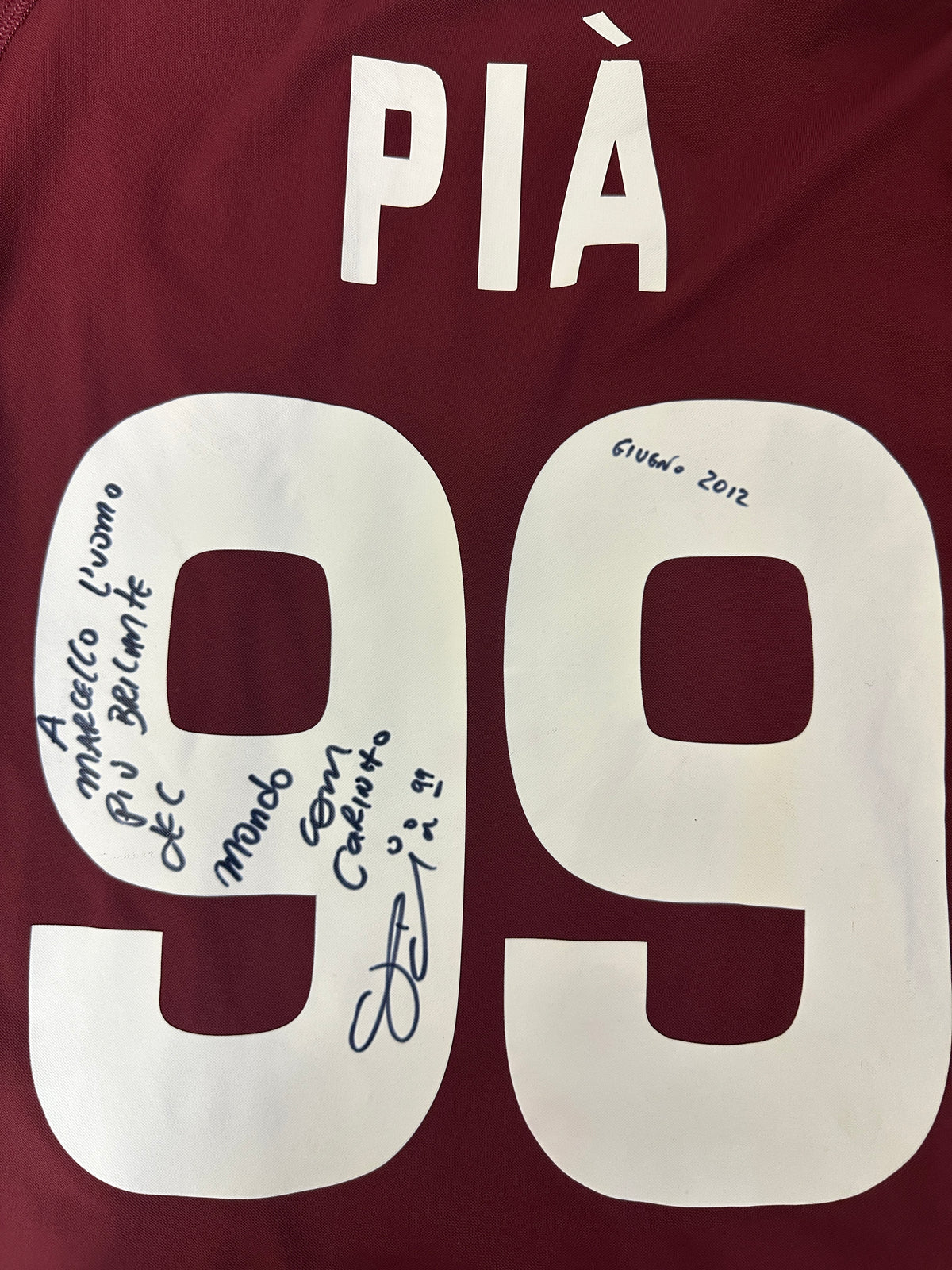 Primo piano dedica personale e autografo originale Inacio Pià su maglia Torino 2009-10
